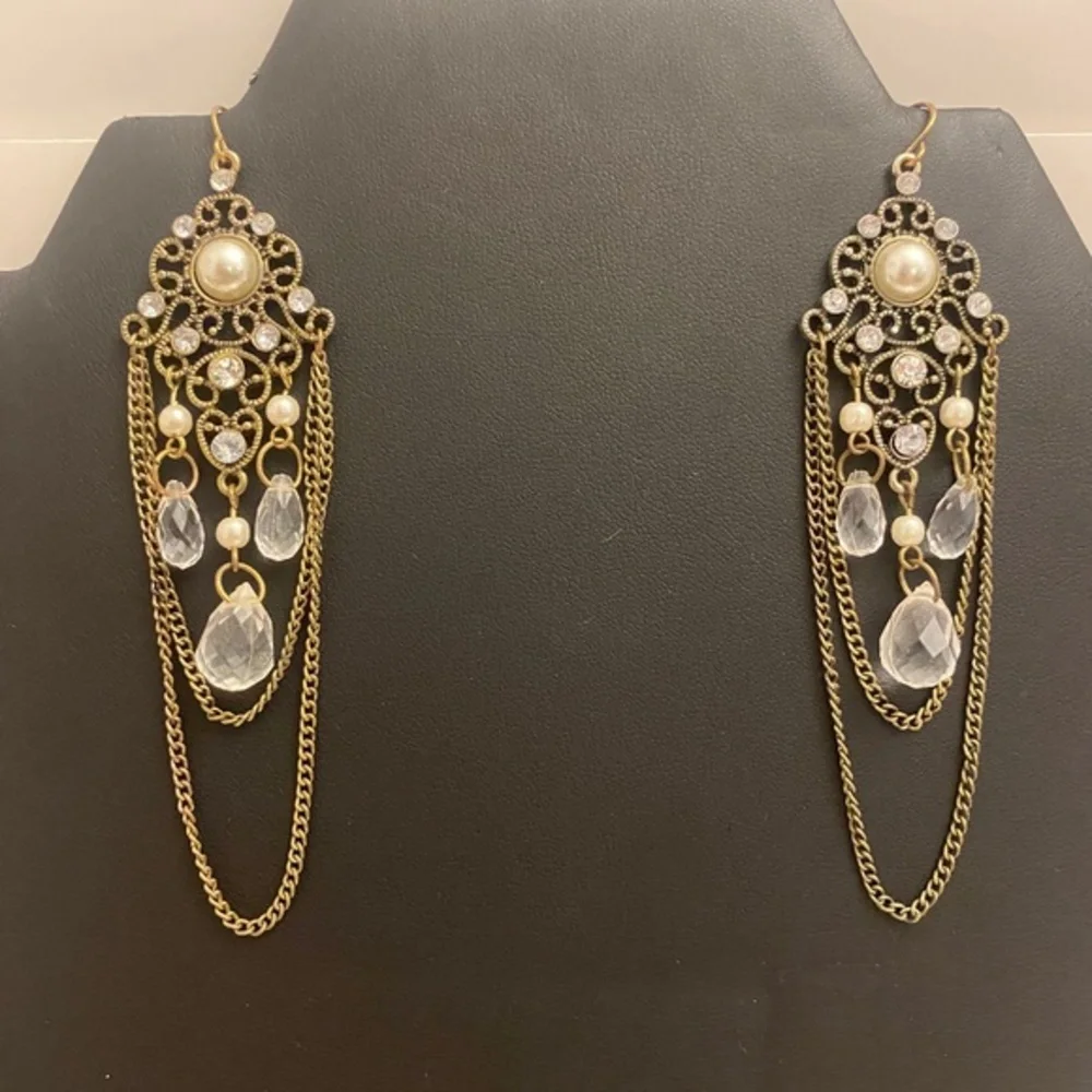 Gold and White Chandelier Earrings,‎ 4